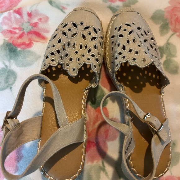 Tommy Bahama Shoes - Tommy Bahama Cream Espadrilles